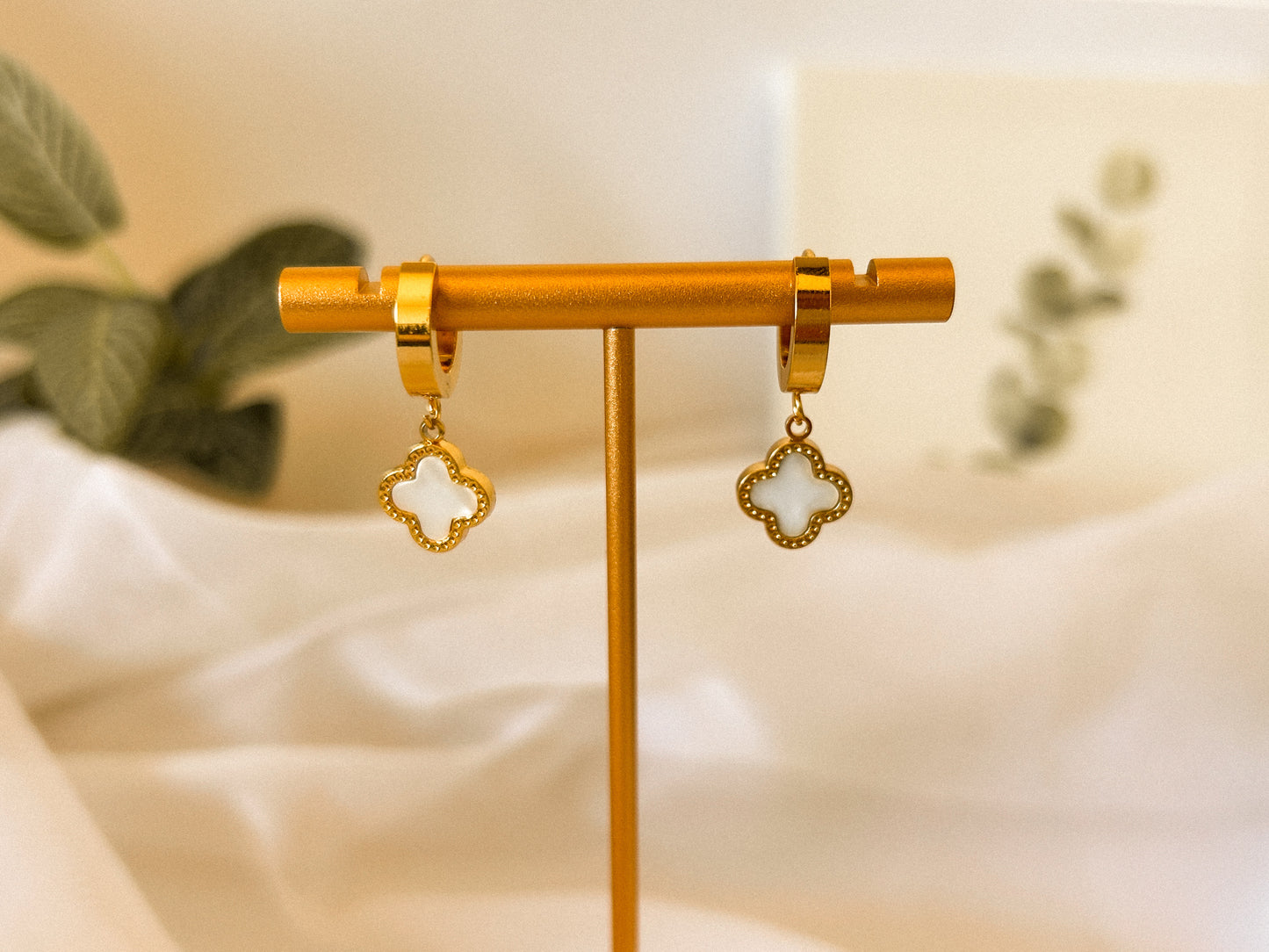 Brinco Trevo Madrepérola