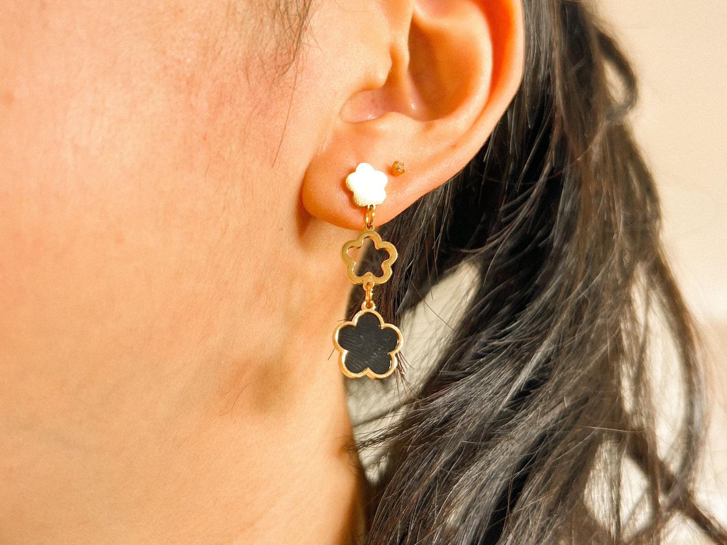 Brinco Trio de Flor Preto