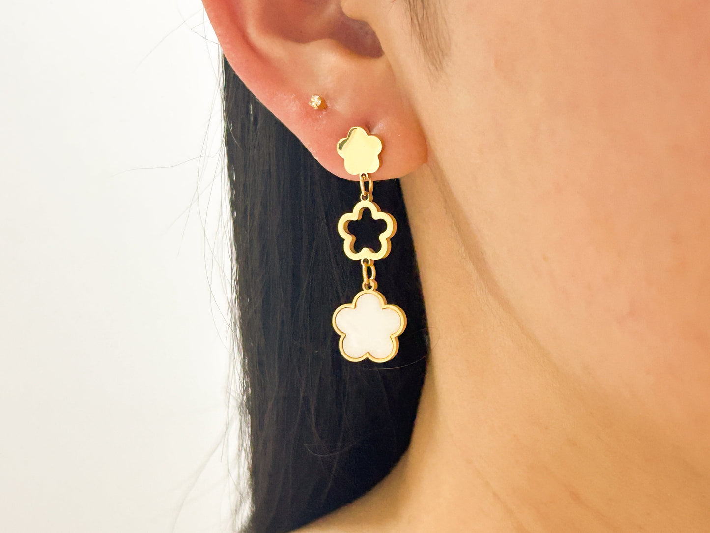 Brinco Trio de Flor Madrepérola