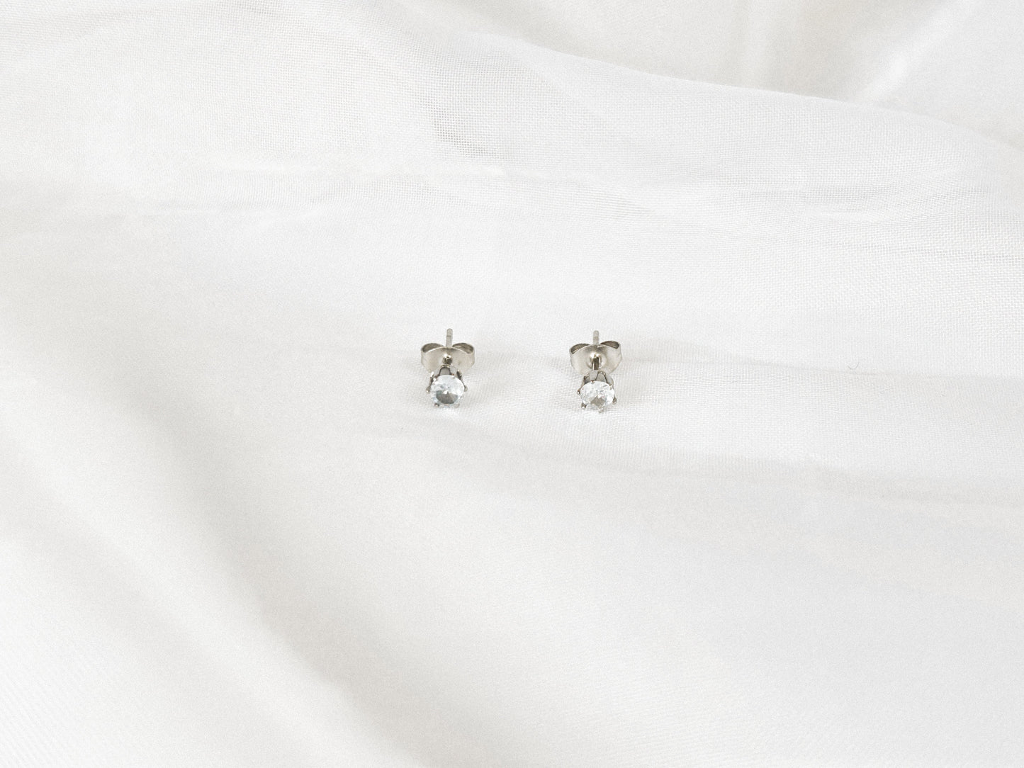 Brinco Ponto de Luz Zircônia Aço P