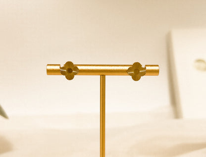 Brinco Mini Trevo Textura